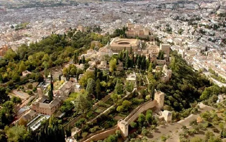 2-Day Granada Tour from Seville Including Skip-the-Line Access to Alhambra Palace and Arabian Baths