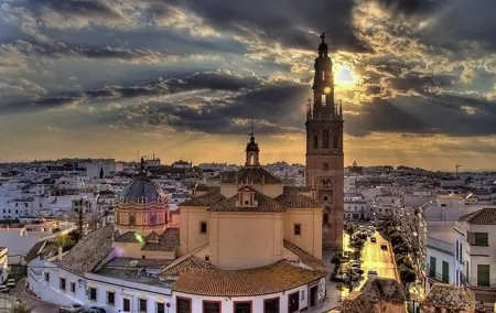 2-Hour Carmona Tour: Alcazar and Church of Santa Maria