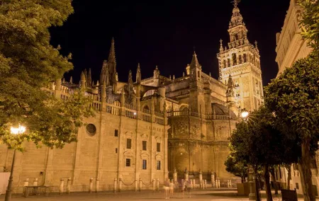 Guided Night Tour of Seville Cathedral with Tickets