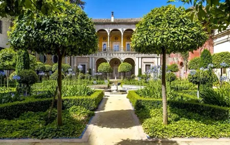 Seville Aristocratic Mansions and Gardens Experience