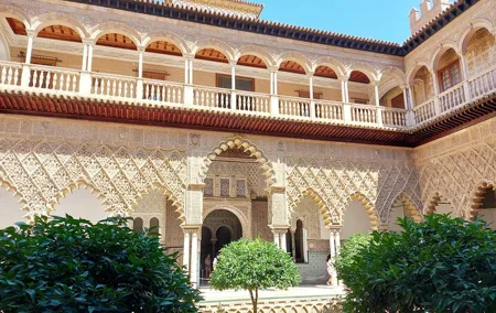 Seville: FREE City Tour + option Alcázar & Cathedral with tickets