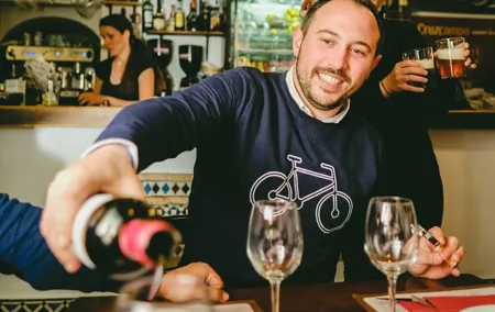 Historical Sights and Tasty Tapas in Seville’s Jewish Quarter