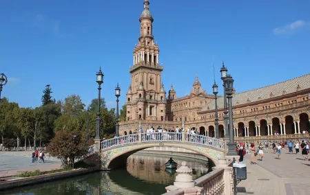 Seville Quick Overview: Highlights Walking Tour with Local Guide