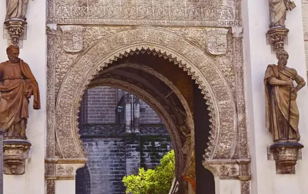 Visiting The Royal Alcazar And The Cathedral