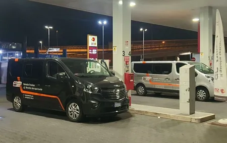 Seville Airport (SVQ) to Seville - Round-Trip Private Transfer