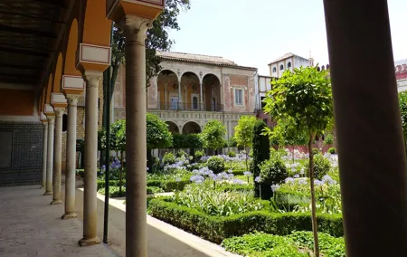4-Hour Private Guided Walking Tour: Palaces of Seville