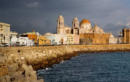 Private Cadiz Tour from Seville Includes Local Guide