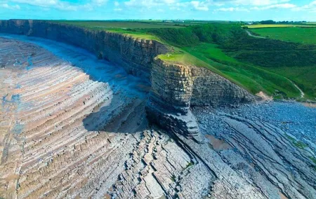 Cardiff: South Wales Cliffs, Beaches & Castles Day Tour