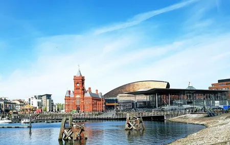 Sightseeing Tour Cardiff Bay and Vale of Glamorgan Full-Day Driver Guided