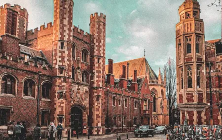 Explore Cambridge Student Life & Top Colleges Walking Tour