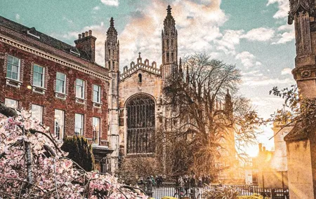 Cambridge's History & Secrets with Self-Guided Walking Tours