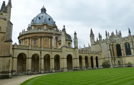 Oxford University Private Walking Tour with a Professional Guide