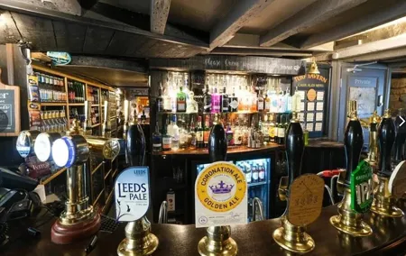 Oxford Pub Tour: Historic Pubs and Local Brews