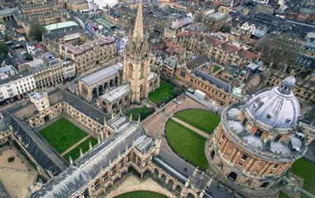 Private Walking Tour: Oxford Highlights, including entry to one College