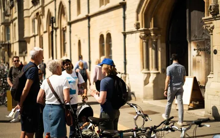 Shared | Alumni-led Walking & Punting Tour w/opt New College
