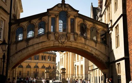 Private | Alumni-led Walking Tour w/opt New College