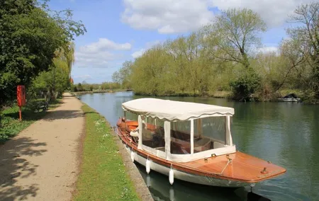 Oxford River Cruise + Walking Tour to Iffley village