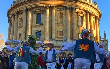See Oxford's top sights in a small group with a local guide