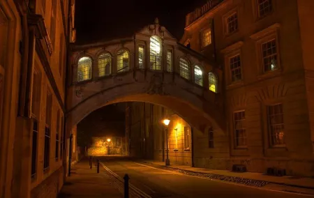 Oxford PRIVATE Pub and City Evening Walking Tour