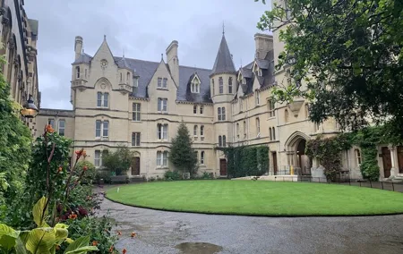 Oxford: 2 hour Historical, literary and architectural highlights