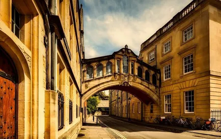 Oxford Mystery Quest: Exploration Game and Tour