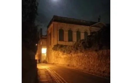 Oxford Spooky Ghost Tour with a Local