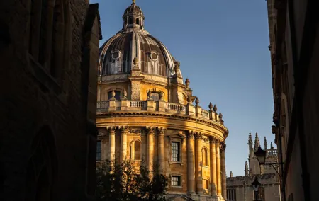 Private | Alumni-led Walking & Punting Tour w/opt New College