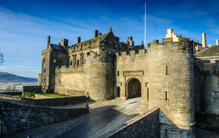 Loch Lomond National Park & Stirling Castle Full Day Tour