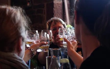 Glasgow Pub & History Tour with ScotBeer Tours