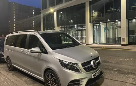 Luxury transfer from Glasgow City to Edinburgh Airport