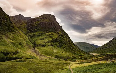 Glasgow: Eilean Donan, Loch Ness & Glenfinnan - 2 Day Tour