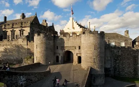 From Greenock: Stirling Castle, Culross and Glasgow Private Tour