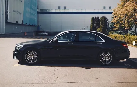 Arrival Private Transfers: Glasgow Airport GLA to Glasgow City in Business Car