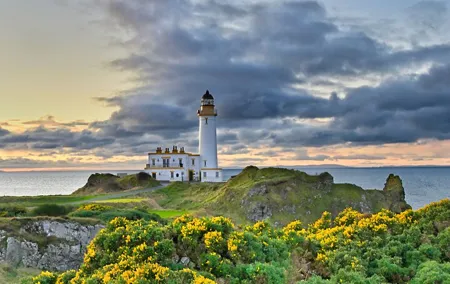 Ayrshire & Robert Burns Private Day Tour with Scottish Local
