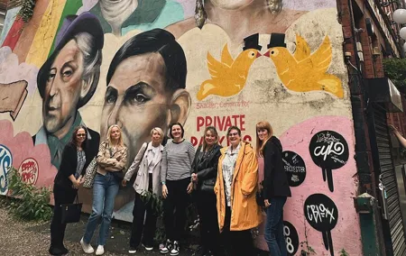 A Taste of Manchester History with Meals Drinks and Guide