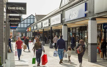 Private Shopping Tour from Manchester to Outlet Cheshire Oaks