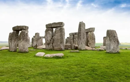 Stonehenge, Windsor Castle and Bath with Pub Lunch in Lacock