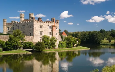 Leeds Castle, Cliffs of Dover and Canterbury Day Trip from London with Guided Cathedral Tour