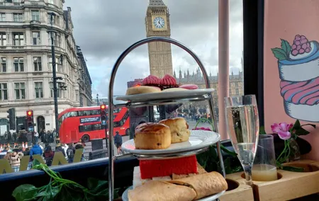 London Afternoon Tea Bus with Panoramic Tour