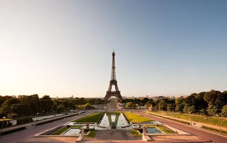 Guided Paris Day Trip from London by Train with Seine Cruise