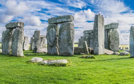 Stonehenge Half-Day Tour from London with Admission & Snack Pack