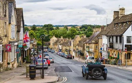 Oxford, Stratford, Cotswolds & Warwick Castle Tour from London