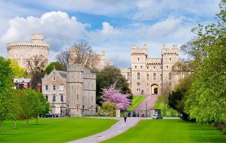 Extended visit: Windsor Castle & Stonehenge with Free Snack Pack