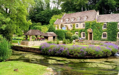 Shakespeare's Stratford-upon-Avon and Cotswolds Tour from London