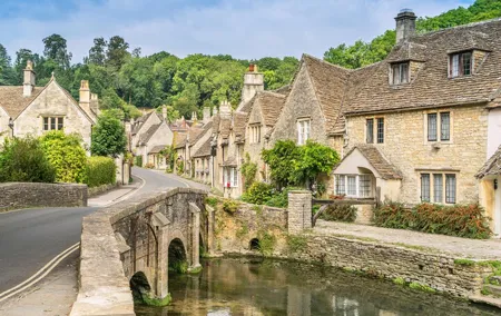 Small Group Cotswolds Village, Stonehenge and Bath Tour from London