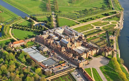 Hampton Court Guided Tour. Full day Access & High Tea