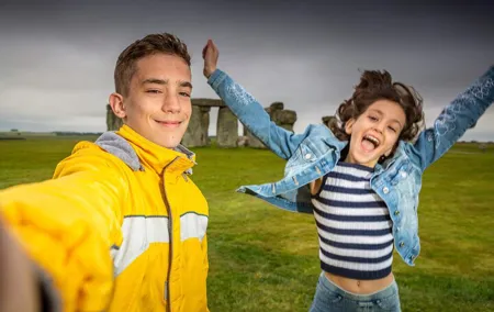 Stonehenge Shuttle Bus from London with Optional Fish & Chips