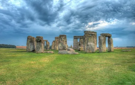 Private Driver guided tour Stonehenge Windsor castle and Bath.