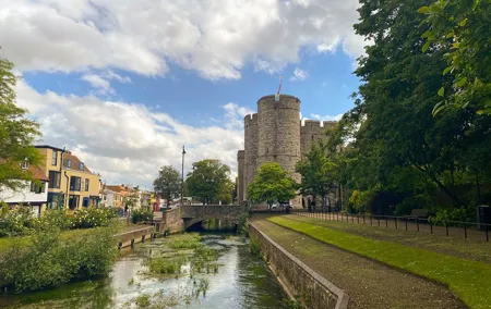 Private Tour to Canterbury, Leeds Castle and The White Cliffs of Dover