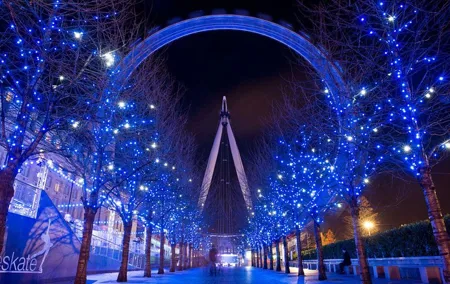 London by Night Bus Tour with Christmas Lights and Live Guide